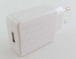 Napáječ, síťový adaptér USB 5V/ 2A barva bílá